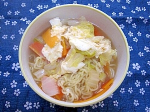 白菜とにんじんの卵とじラーメン